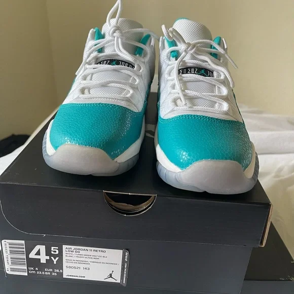 Teal Aqua Jordans Air Jordan 11 Retro Low Aqua Safari (GS) VNDS